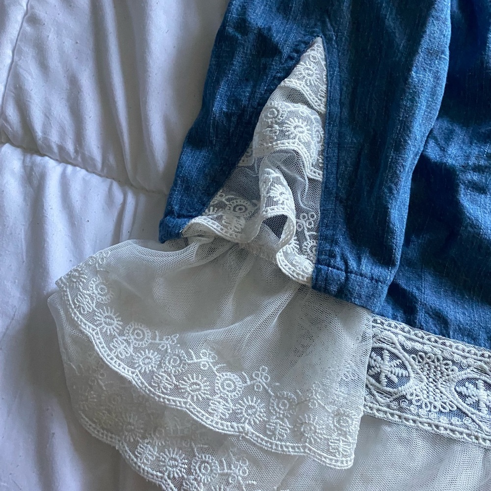 Beautiful jean jacket shirt with lace details - Picture 4 of 5